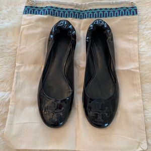 Tory Burch Reva black patent leather flat size 9